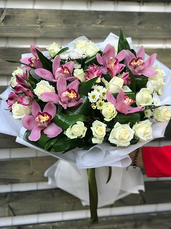Букет цветов из: Розы и Хризантемы в Ахметовскую