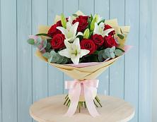 Букет цветов из:  Лилии и Розы в Ахметовскую