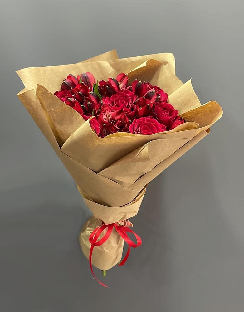 Букет цветов из: Альстромерии и Розы в Ахметовскую