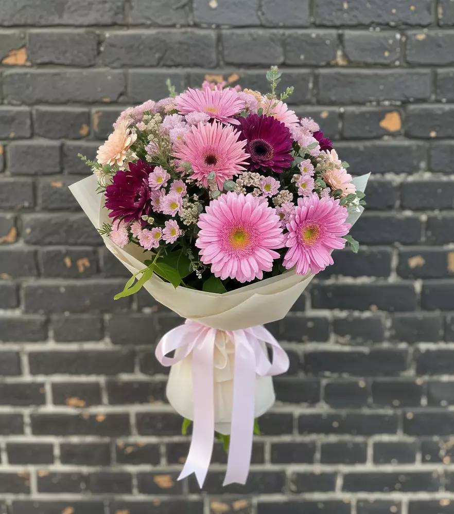Букет цветов из: Герберы и Хризантемы в Ахметовскую