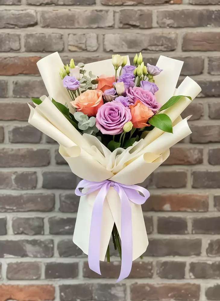 Букет цветов из: Лизиантусы и Розы в Ахметовскую