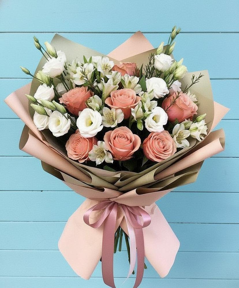 Букет цветов из: Розы, Альстромерии и Лизиантусы в Ахметовскую