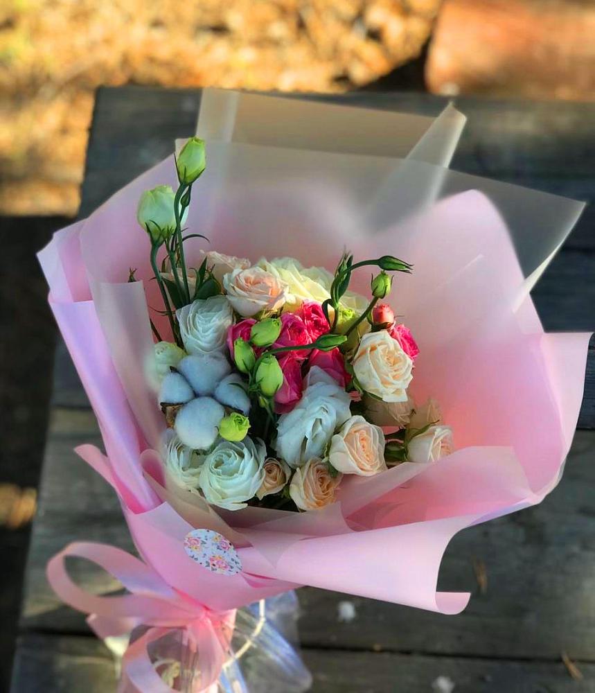 Букет цветов из: Розы и Лизиантусы в Ахметовскую