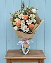 Букет цветов из:  Альстромерии, Лизиантусы, Розы и Хризантемы в Ахметовскую