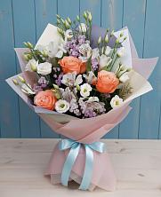 Букет цветов из:  Лизиантусы, Розы, Альстромерии и Гипсофила в Ахметовскую