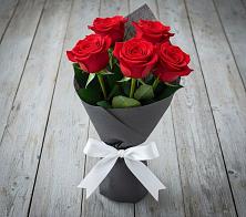 Букет 5 Красных роз Эдлесс Лав в Ахметовскую