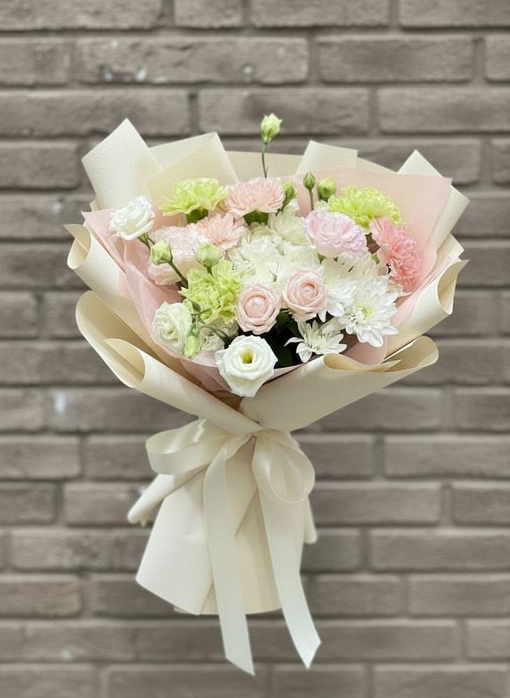 Букет цветов из: Гвоздики, Розы, Лизиантусы и Хризантемы в Ахметовскую