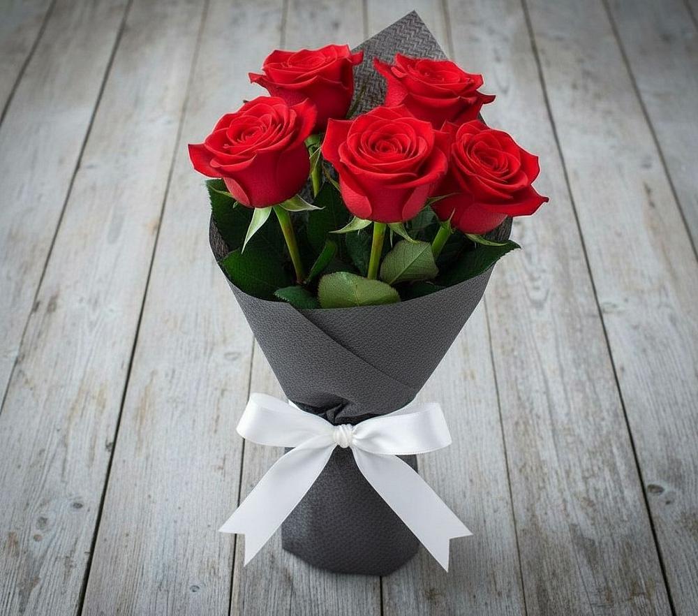 Букет 5 Красных роз Эдлесс Лав в Ахметовскую
