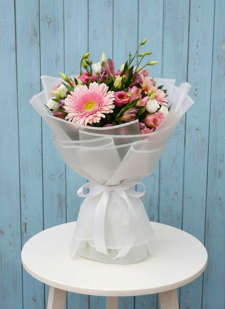 Букет цветов из: Герберы, Альстромерии и Лизиантусы в Ахметовскую