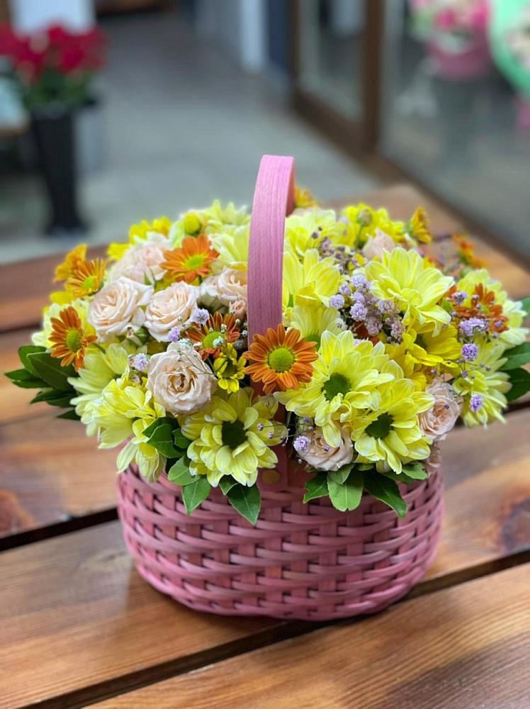 Цветочная композиция из Хризантемы и Розы в корзине в Ахметовскую