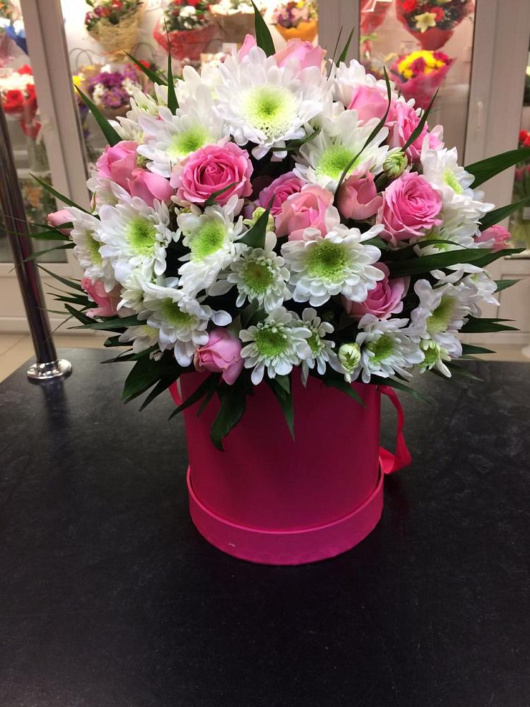 Цветочная композиция из Розы и Хризантемы в шляпной коробке в Ахметовскую