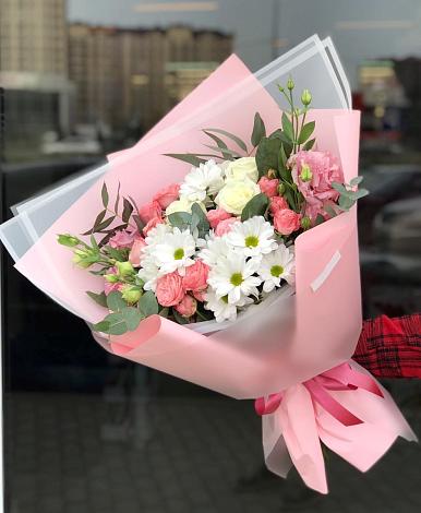 Букет цветов из: Розы, Лизиантусы и Хризантемы в Ахметовскую