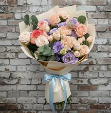 Букет цветов из:  Розы, Лизиантусы и Гвоздики в Ахметовскую